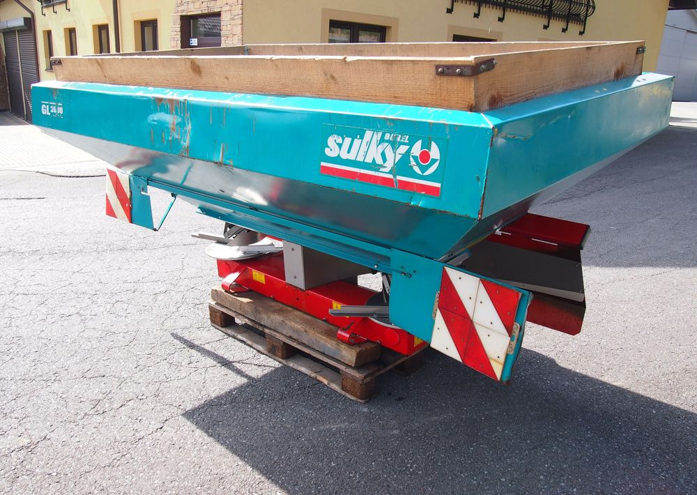 Rozsiewacz nawozów Sulky DPX GL 2000 18-24m Rozsiewacz nawozów Sulky - آلة رش السماد: صورة 2 Rozsiewacz nawozów Sulky DPX GL 2000 18-24m Rozsiewacz nawozów Sulky - آلة رش السماد: صورة 2