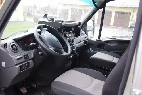 Samochód Iveco Daily 35c21 2012 DMC 3,5T DOKA dubel kabina - شاحنة ستارة جانبية, الشاحنات الصغيرة كابينة مزدوجة: صورة 5 Samochód Iveco Daily 35c21 2012 DMC 3,5T DOKA dubel kabina - شاحنة ستارة جانبية, الشاحنات الصغيرة كابينة مزدوجة: صورة 5