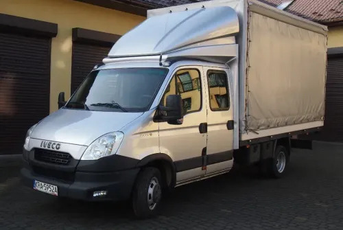 Samochód Iveco Daily 35c21 2012 DMC 3,5T DOKA dubel kabina - شاحنة ستارة جانبية, الشاحنات الصغيرة كابينة مزدوجة: صورة 2 Samochód Iveco Daily 35c21 2012 DMC 3,5T DOKA dubel kabina - شاحنة ستارة جانبية, الشاحنات الصغيرة كابينة مزدوجة: صورة 2