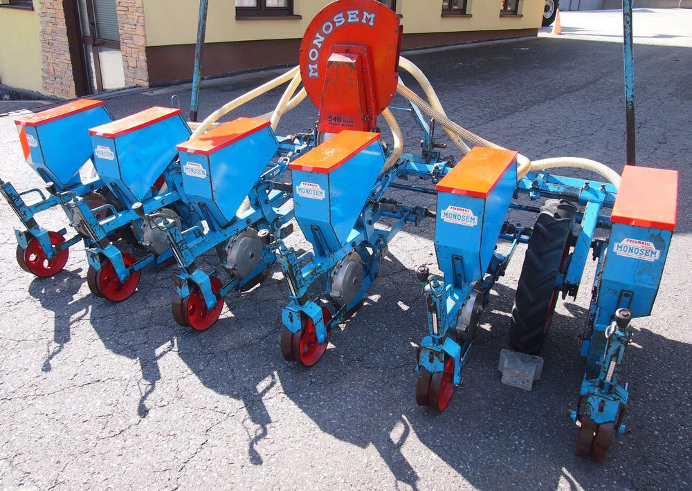 Siewnik Monosem do kukurydzy ,buraków i słonecznika - آلة نثر البذور الدقيقة: صورة 5 Siewnik Monosem do kukurydzy ,buraków i słonecznika - آلة نثر البذور الدقيقة: صورة 5