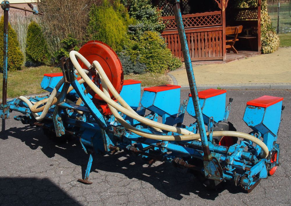 Siewnik Monosem do kukurydzy ,buraków i słonecznika - آلة نثر البذور الدقيقة: صورة 2 Siewnik Monosem do kukurydzy ,buraków i słonecznika - آلة نثر البذور الدقيقة: صورة 2