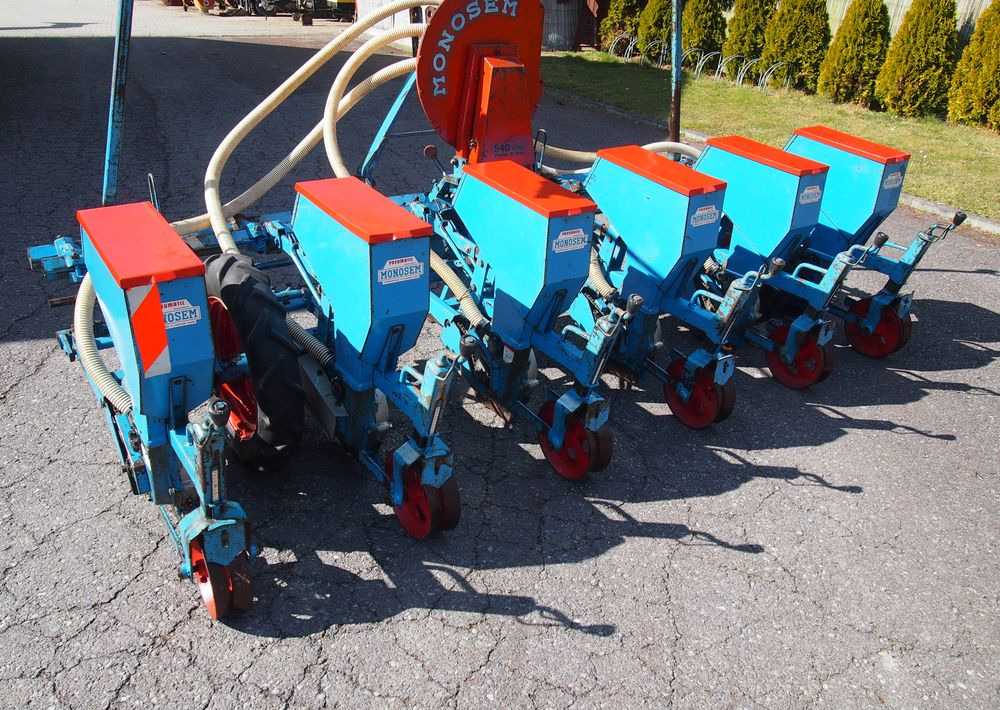 Siewnik Monosem do kukurydzy ,buraków i słonecznika - آلة نثر البذور الدقيقة: صورة 1 Siewnik Monosem do kukurydzy ,buraków i słonecznika - آلة نثر البذور الدقيقة: صورة 1