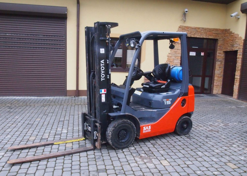 Wózek widłowy Toyota 8FGF15 2018 TRIPLEX system SAS (blokowanie tylnej osi) - رافعة شوكية تعمل بالغاز: صورة 1 Wózek widłowy Toyota 8FGF15 2018 TRIPLEX system SAS (blokowanie tylnej osi) - رافعة شوكية تعمل بالغاز: صورة 1