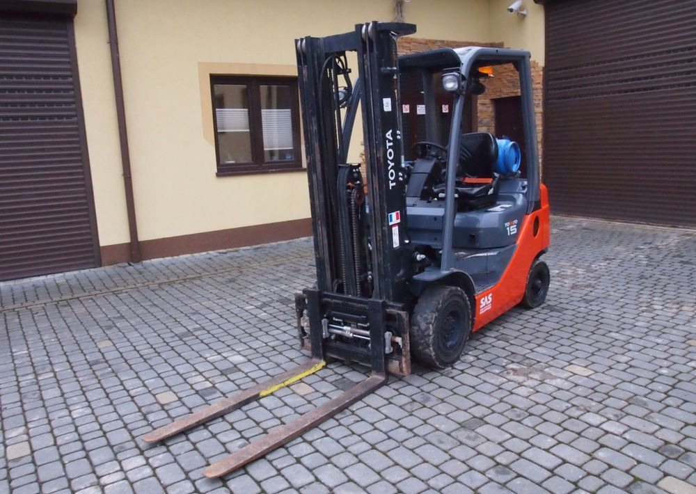 Wózek widłowy Toyota 8FGF15 2018 TRIPLEX system SAS (blokowanie tylnej osi) - رافعة شوكية تعمل بالغاز: صورة 2 Wózek widłowy Toyota 8FGF15 2018 TRIPLEX system SAS (blokowanie tylnej osi) - رافعة شوكية تعمل بالغاز: صورة 2