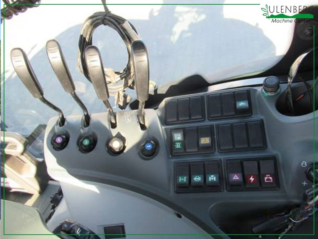 جرار Claas Axion 810: صورة 8