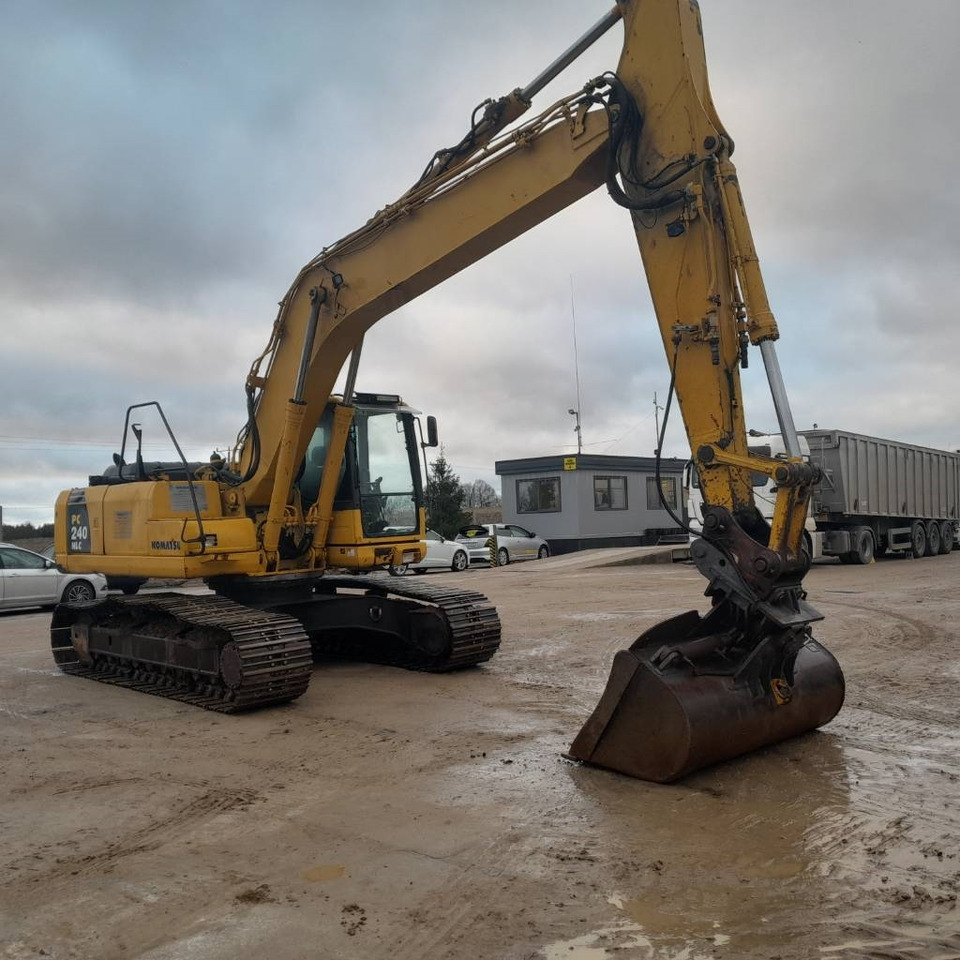Komatsu PC 240 NLC-8K - حفار زحاف: صورة 4 Komatsu PC 240 NLC-8K - حفار زحاف: صورة 4