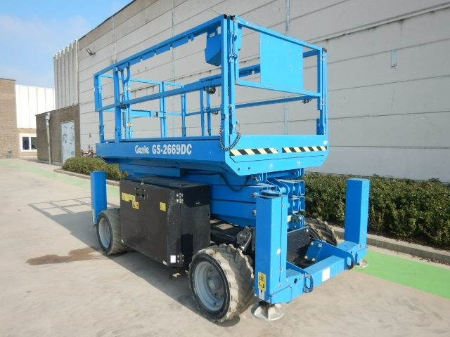 Genie GS2669DC - رافعة هيدروليكية مقصية: صورة 3 Genie GS2669DC - رافعة هيدروليكية مقصية: صورة 3