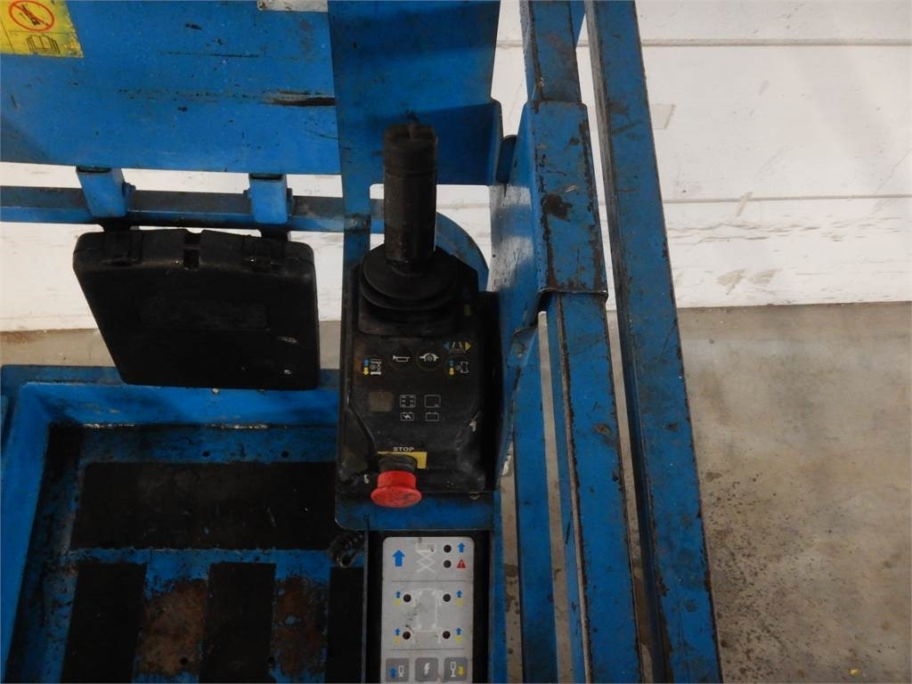 Genie GS3232 - رافعة هيدروليكية مقصية: صورة 5 Genie GS3232 - رافعة هيدروليكية مقصية: صورة 5