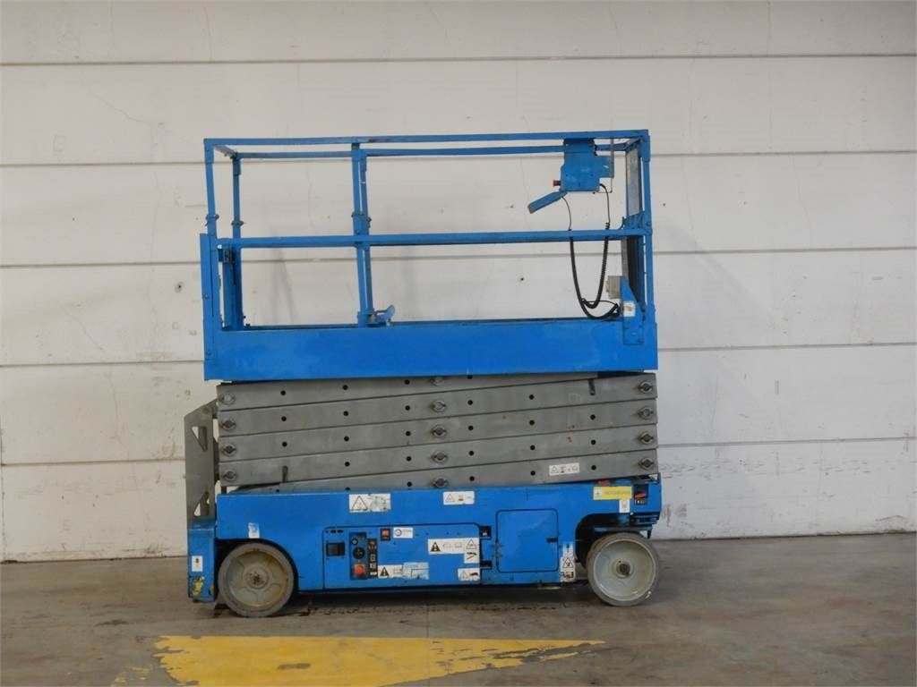 Genie GS3232 - رافعة هيدروليكية مقصية: صورة 1 Genie GS3232 - رافعة هيدروليكية مقصية: صورة 1