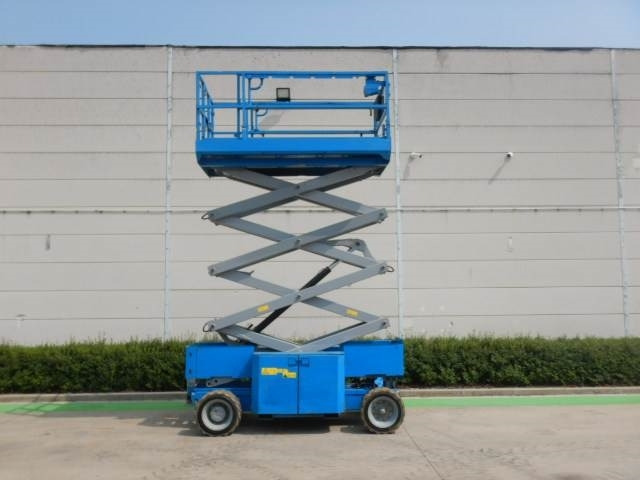 رافعة هيدروليكية مقصية Genie GS3369DC: صورة 6