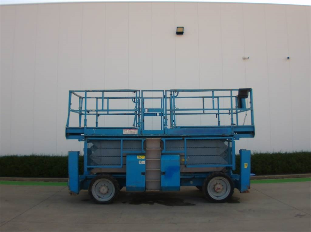 Genie GS4390RT - رافعة هيدروليكية مقصية: صورة 1 Genie GS4390RT - رافعة هيدروليكية مقصية: صورة 1