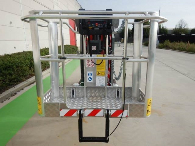 آلات البناء Hinowa LL1570: صورة 7