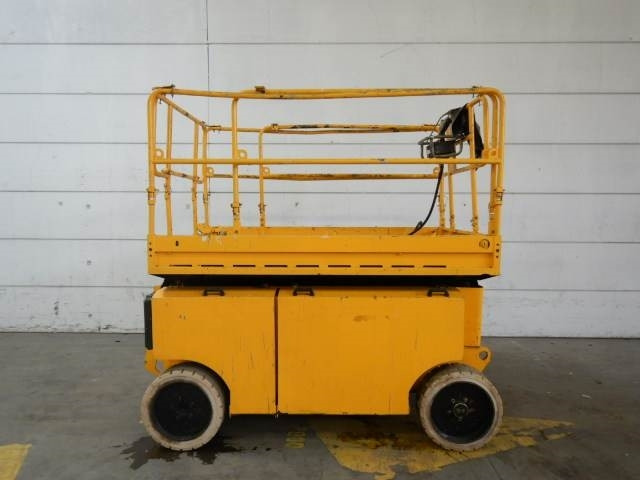 Iteco IT10151 - رافعة هيدروليكية مقصية: صورة 1 Iteco IT10151 - رافعة هيدروليكية مقصية: صورة 1