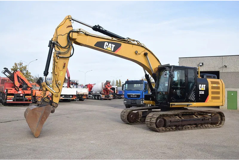 Caterpillar 323E-stock id2 - حفار زحاف: صورة 4 Caterpillar 323E-stock id2 - حفار زحاف: صورة 4