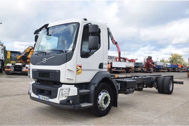 Diversen Volvo FL280 - شاحنة هيكل كابينة: صورة 3 Diversen Volvo FL280 - شاحنة هيكل كابينة: صورة 3
