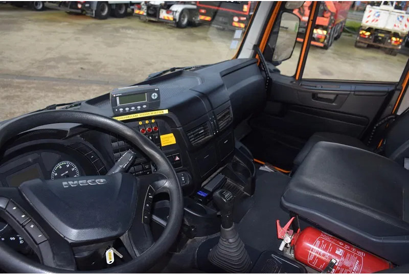 شاحنة ذات خطاف Iveco Trakker AD260T36: صورة 6