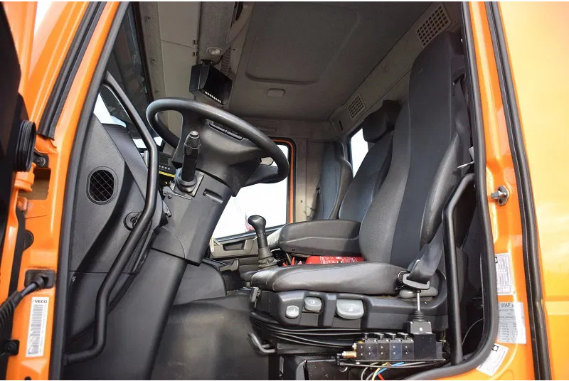 شاحنة ذات خطاف Iveco Trakker AD260T36: صورة 9