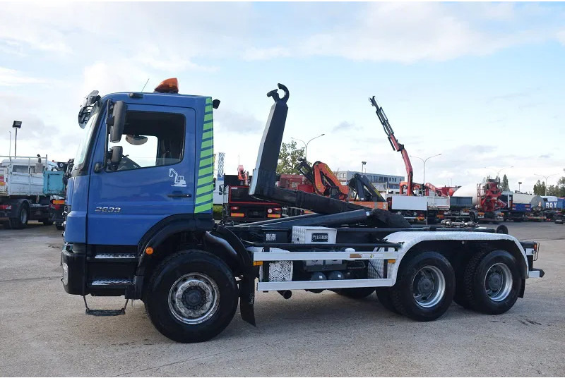 Mercedes-Benz Axor 2633 - شاحنة ذات خطاف: صورة 3 Mercedes-Benz Axor 2633 - شاحنة ذات خطاف: صورة 3