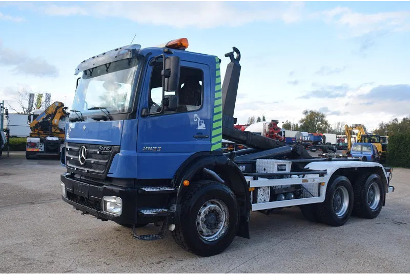 Mercedes-Benz Axor 2633 - شاحنة ذات خطاف: صورة 1 Mercedes-Benz Axor 2633 - شاحنة ذات خطاف: صورة 1