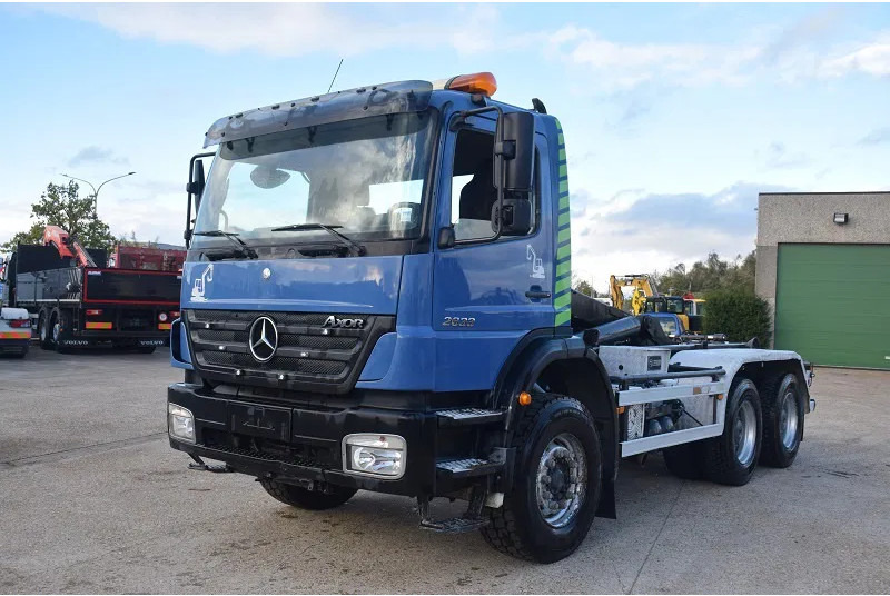 Mercedes-Benz Axor 2633 - شاحنة ذات خطاف: صورة 2 Mercedes-Benz Axor 2633 - شاحنة ذات خطاف: صورة 2
