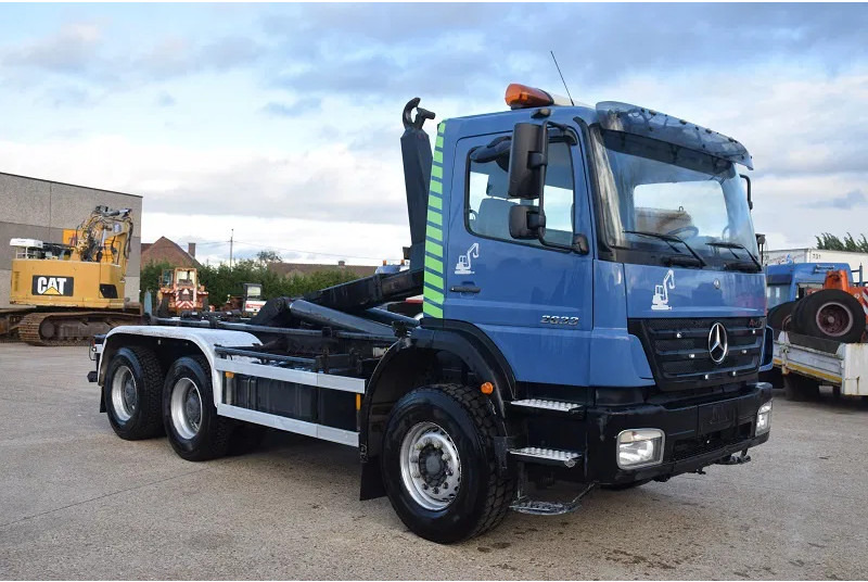 Mercedes-Benz Axor 2633 - شاحنة ذات خطاف: صورة 4 Mercedes-Benz Axor 2633 - شاحنة ذات خطاف: صورة 4