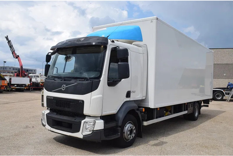 Volvo FL 250 - شاحنة مقفلة: صورة 2 Volvo FL 250 - شاحنة مقفلة: صورة 2