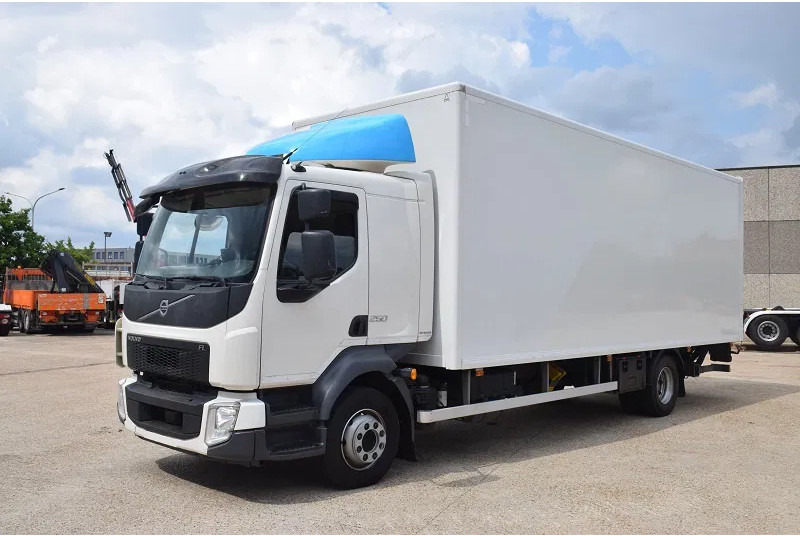 Volvo FL 250 - شاحنة مقفلة: صورة 1 Volvo FL 250 - شاحنة مقفلة: صورة 1