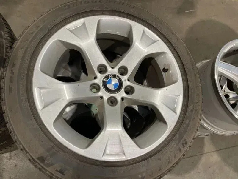 BMW *BMW velgen met Brigdestone banden *225/50 R17 - الإطارات والجنوط - سيارة: صورة 2 BMW *BMW velgen met Brigdestone banden *225/50 R17 - الإطارات والجنوط - سيارة: صورة 2