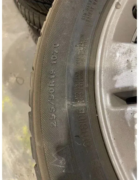 Kumho Kumho banden met Mercedes velgen 255/50 R19 107V - الإطارات والجنوط - سيارة: صورة 4 Kumho Kumho banden met Mercedes velgen 255/50 R19 107V - الإطارات والجنوط - سيارة: صورة 4