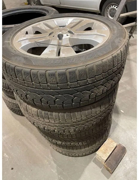 Kumho Kumho banden met Mercedes velgen 255/50 R19 107V - الإطارات والجنوط - سيارة: صورة 1 Kumho Kumho banden met Mercedes velgen 255/50 R19 107V - الإطارات والجنوط - سيارة: صورة 1
