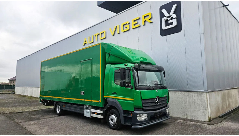 Mercedes-Benz Atego 1018 *L*Achteruitrijcamera*Automaat*Airco*Dhollandia Laadbrug*7149cm - شاحنة: صورة 1 Mercedes-Benz Atego 1018 *L*Achteruitrijcamera*Automaat*Airco*Dhollandia Laadbrug*7149cm - شاحنة: صورة 1