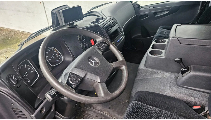 Mercedes-Benz Atego 1018 *L*Achteruitrijcamera*Automaat*Airco*Dhollandia Laadbrug*7149cm - شاحنة: صورة 4 Mercedes-Benz Atego 1018 *L*Achteruitrijcamera*Automaat*Airco*Dhollandia Laadbrug*7149cm - شاحنة: صورة 4