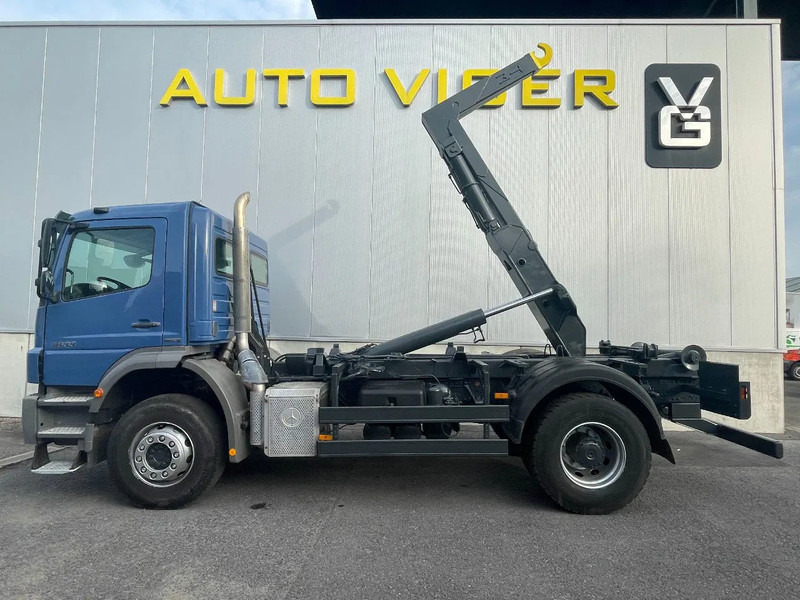 Mercedes-Benz Axor 1833 *cruise control*bluetooth*airconditioning*differentieelslot - شاحنة ذات خطاف: صورة 1 Mercedes-Benz Axor 1833 *cruise control*bluetooth*airconditioning*differentieelslot - شاحنة ذات خطاف: صورة 1