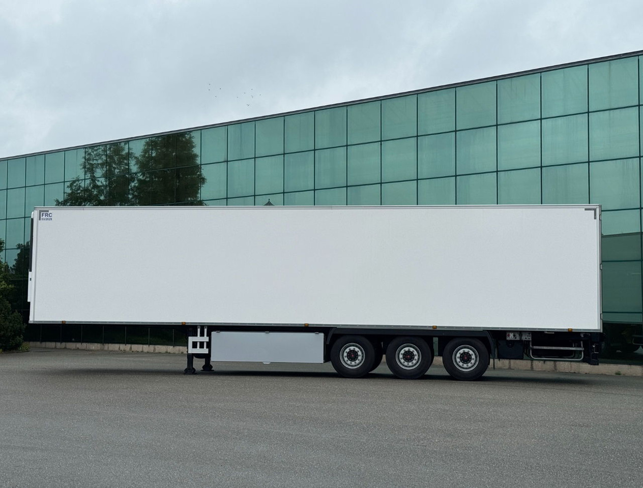 Chereau CSD3 247 CM Wide 265 CM High Thermo King SLXi300 With Only 850 Hours NEW Condition - نصف مقطورة مُبرِّدة: صورة 2 Chereau CSD3 247 CM Wide 265 CM High Thermo King SLXi300 With Only 850 Hours NEW Condition - نصف مقطورة مُبرِّدة: صورة 2