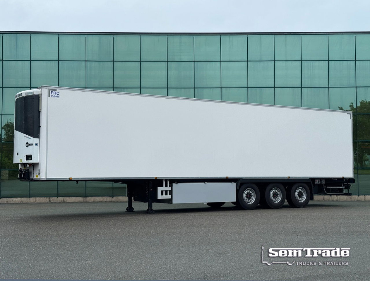 Chereau CSD3 247 CM Wide 265 CM High Thermo King SLXi300 With Only 850 Hours NEW Condition - نصف مقطورة مُبرِّدة: صورة 1 Chereau CSD3 247 CM Wide 265 CM High Thermo King SLXi300 With Only 850 Hours NEW Condition - نصف مقطورة مُبرِّدة: صورة 1