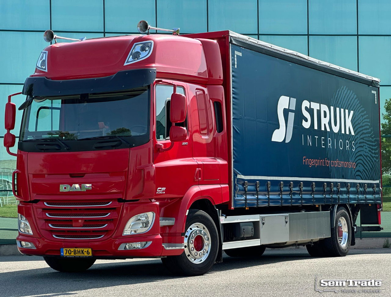 DAF CF 290 FA Space CAB Hardhouten Vloer 2500 KG Klep Nieuw Staat - شاحنة مقفلة: صورة 1 DAF CF 290 FA Space CAB Hardhouten Vloer 2500 KG Klep Nieuw Staat - شاحنة مقفلة: صورة 1