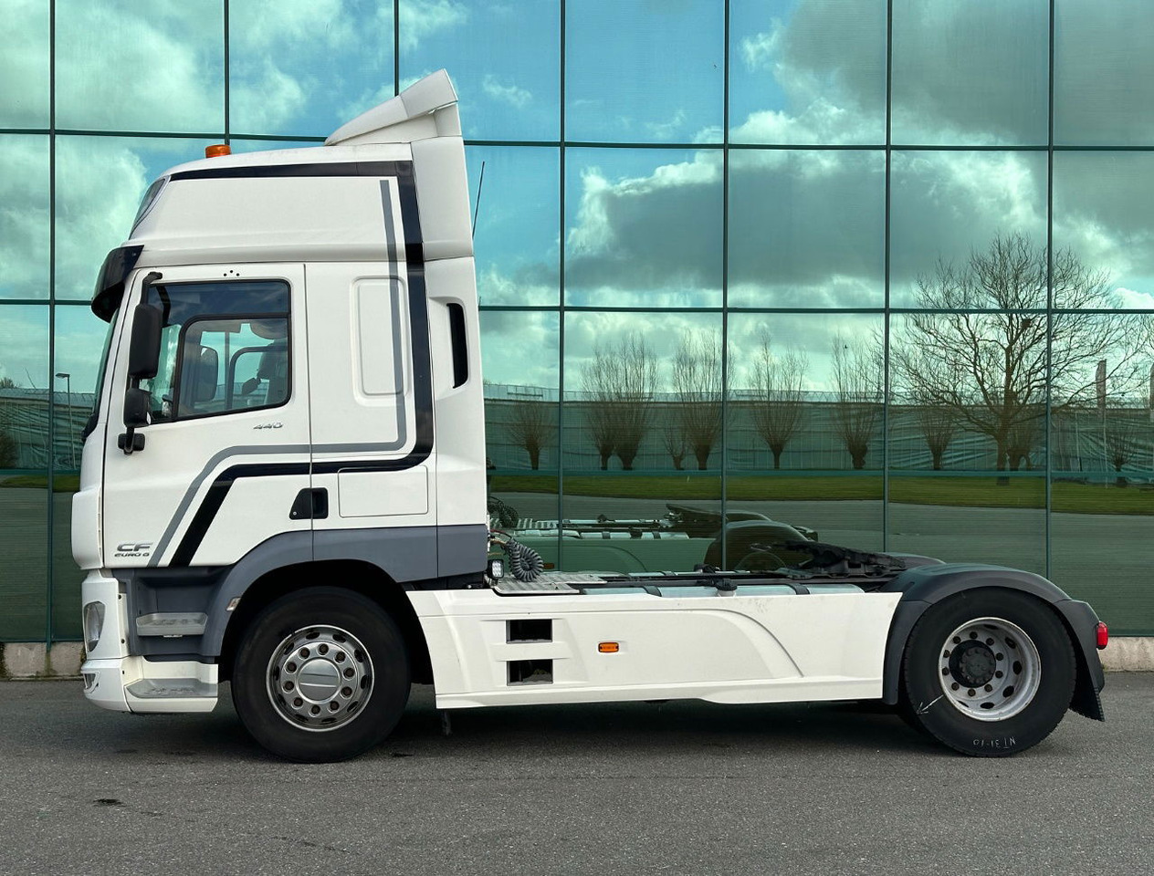DAF CF 440 FT Space CAB 2x Tanks 766.000 KM TOP Condition NL Truck 2 Similar Pie - وحدة جر: صورة 2 DAF CF 440 FT Space CAB 2x Tanks 766.000 KM TOP Condition NL Truck 2 Similar Pie - وحدة جر: صورة 2