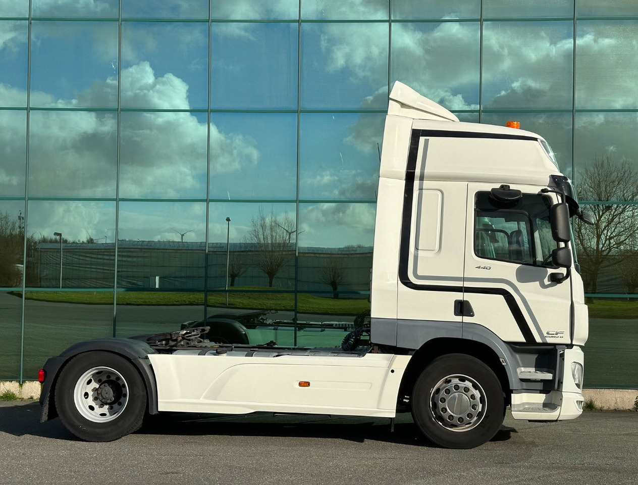 DAF CF 440 FT Space CAB 2x Tanks 766.000 KM TOP Condition NL Truck 2 Similar Pie - وحدة جر: صورة 5 DAF CF 440 FT Space CAB 2x Tanks 766.000 KM TOP Condition NL Truck 2 Similar Pie - وحدة جر: صورة 5