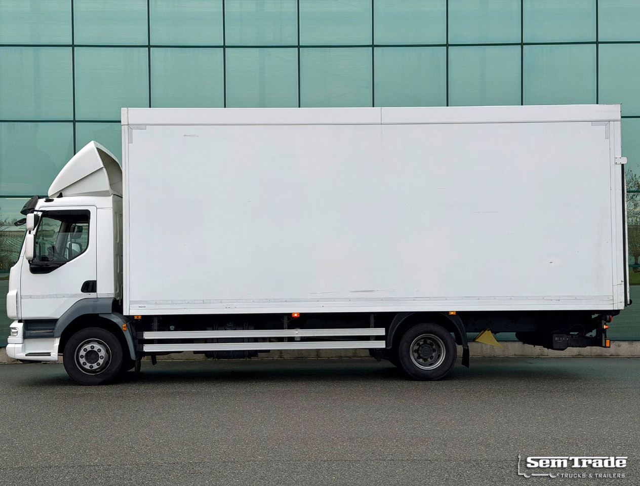 DAF LF 55.250 Euro 5 Schuster BOX 720x250x280 CM Inside Airco Tail Lift - شاحنة مقفلة: صورة 2 DAF LF 55.250 Euro 5 Schuster BOX 720x250x280 CM Inside Airco Tail Lift - شاحنة مقفلة: صورة 2