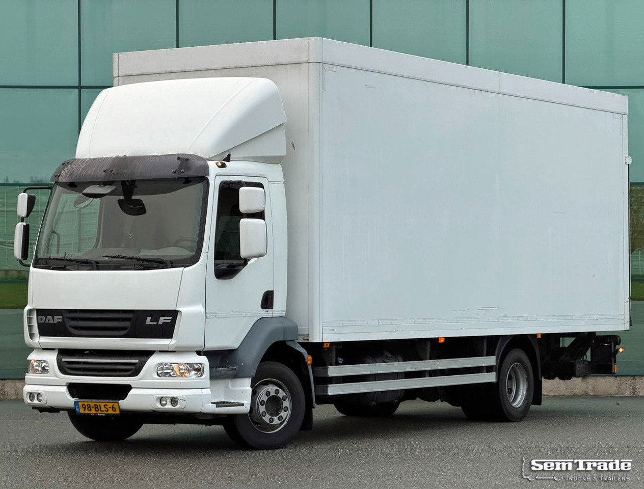 DAF LF 55.250 Euro 5 Schuster BOX 720x250x280 CM Inside Airco Tail Lift - شاحنة مقفلة: صورة 1 DAF LF 55.250 Euro 5 Schuster BOX 720x250x280 CM Inside Airco Tail Lift - شاحنة مقفلة: صورة 1