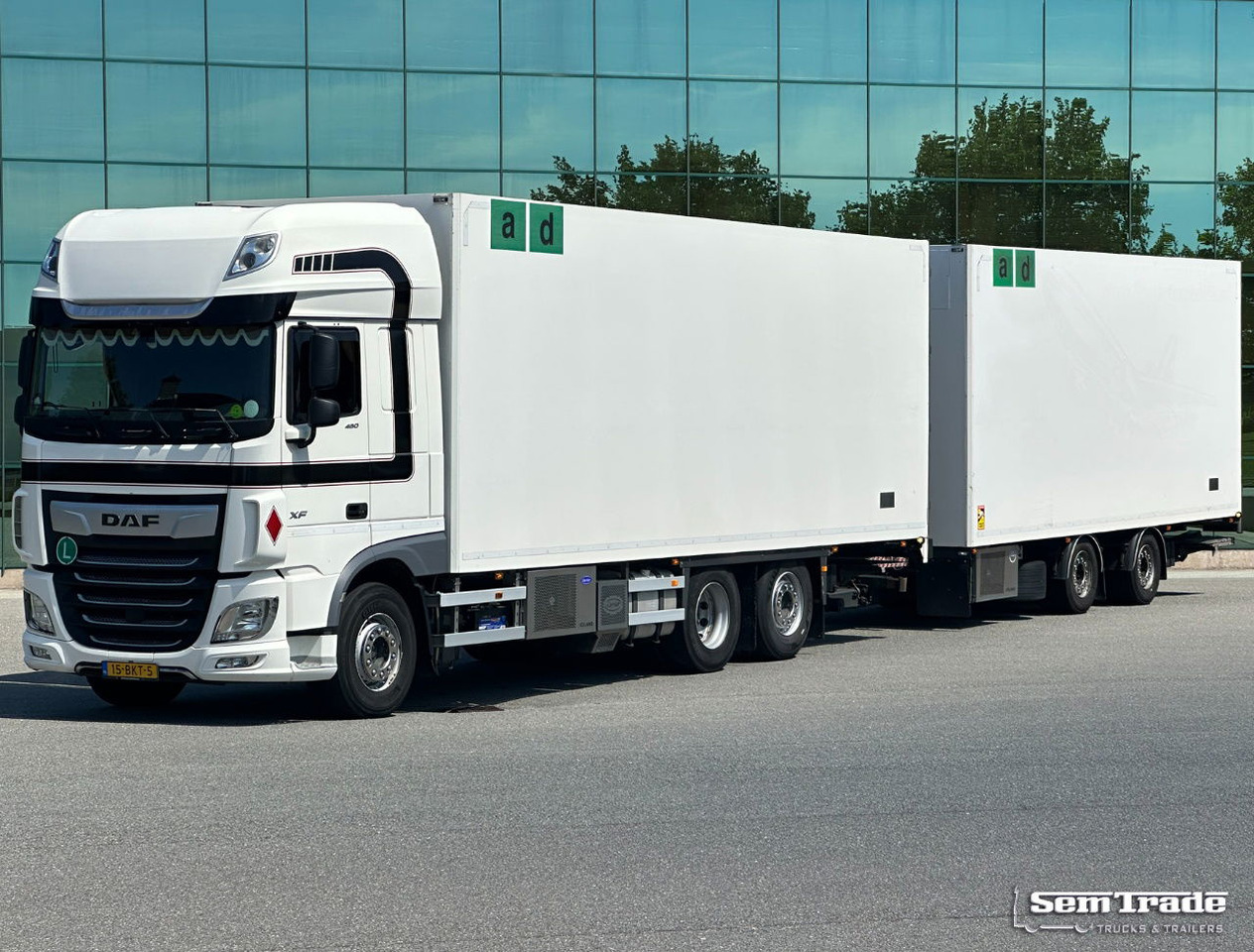DAF XF 480 FAR SSC 2x Tail Lift 50 CC Trolleys Carrier TRS Iceland Super Condition NL-Combi - شاحنة الفريزر: صورة 1 DAF XF 480 FAR SSC 2x Tail Lift 50 CC Trolleys Carrier TRS Iceland Super Condition NL-Combi - شاحنة الفريزر: صورة 1