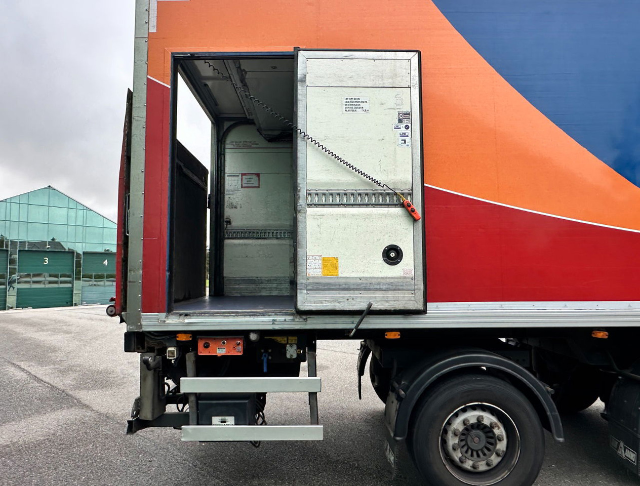 نصف مقطورة مُبرِّدة Gray and Adams City Trailer Carrier Vector 1850 MT TRI-Temp Tail Lift Side Door Steering Axle 3 Pieces Available: صورة 14