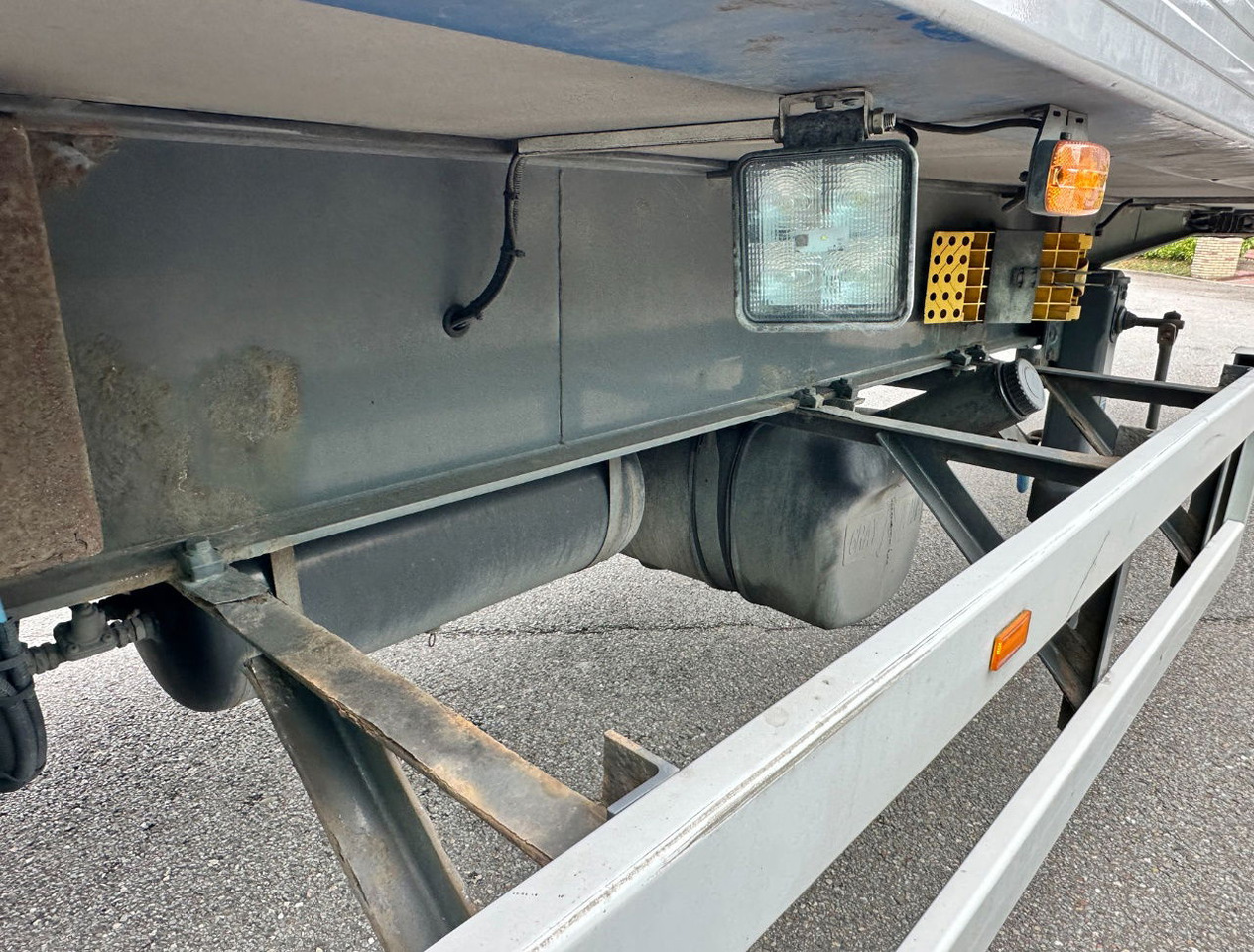 نصف مقطورة مُبرِّدة Gray and Adams City Trailer Carrier Vector 1850 MT TRI-Temp Tail Lift Side Door Steering Axle 3 Pieces Available: صورة 12