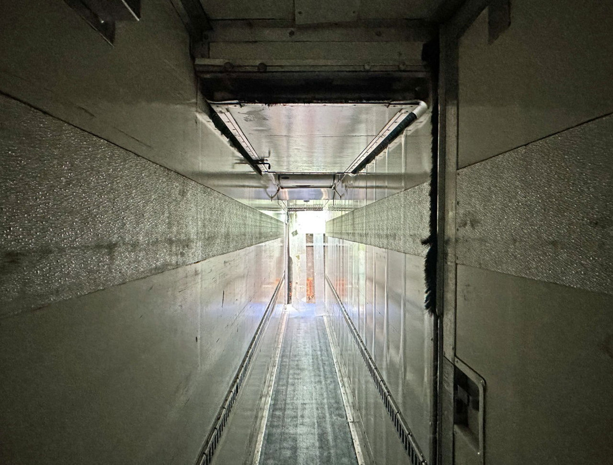 نصف مقطورة مُبرِّدة Gray and Adams City Trailer Carrier Vector 1850 MT TRI-Temp Tail Lift Side Door Steering Axle 3 Pieces Available: صورة 16