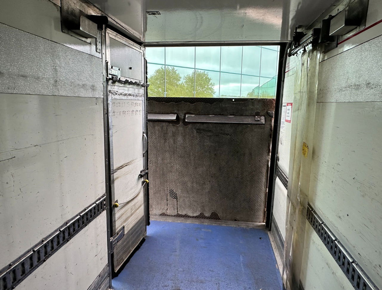 نصف مقطورة مُبرِّدة Gray and Adams City Trailer Carrier Vector 1850 MT TRI-Temp Tail Lift Side Door Steering Axle 3 Pieces Available: صورة 21