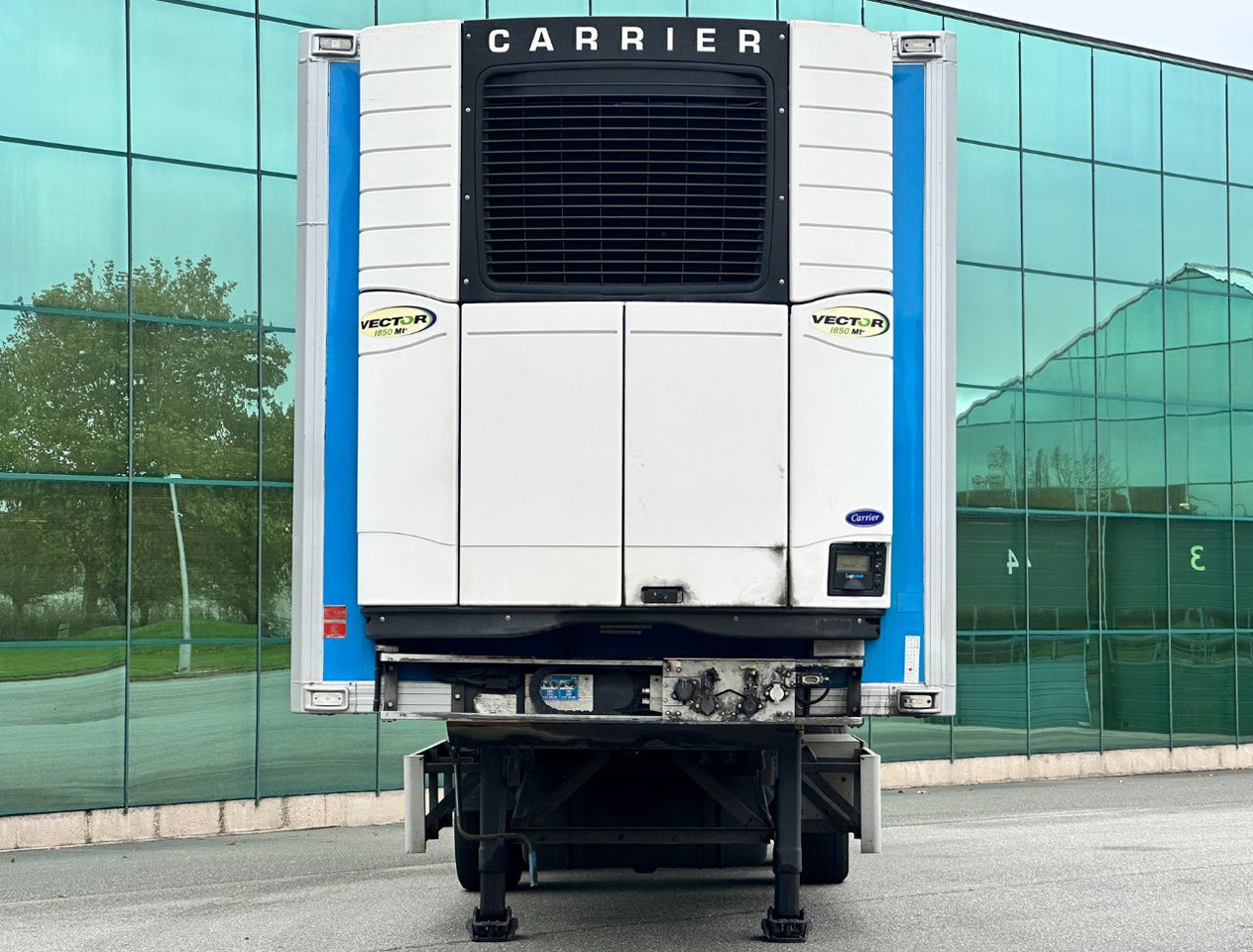 نصف مقطورة مُبرِّدة Gray and Adams City Trailer Carrier Vector 1850 MT TRI-Temp Tail Lift Side Door Steering Axle 3 Pieces Available: صورة 7