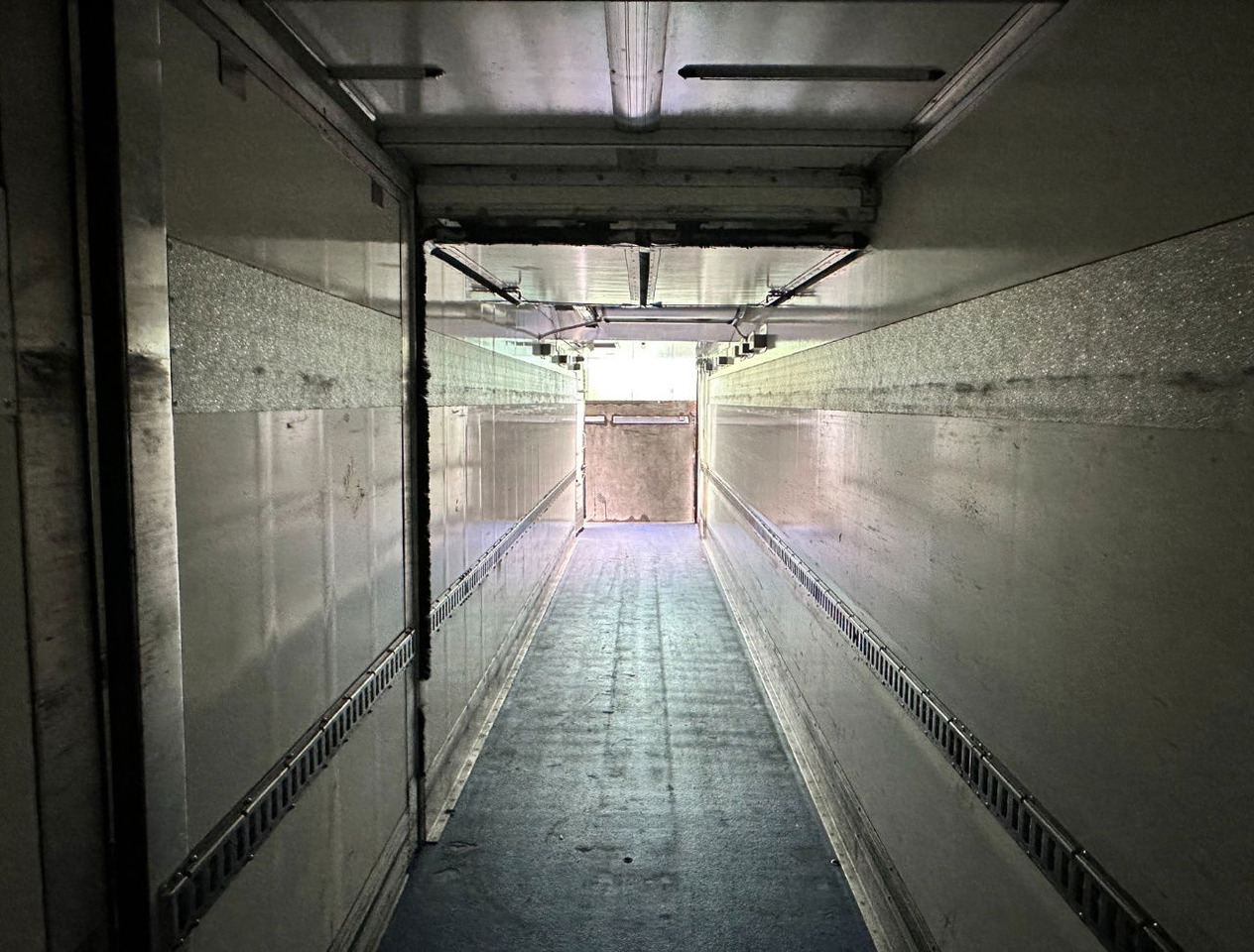 نصف مقطورة مُبرِّدة Gray and Adams City Trailer Carrier Vector 1850 MT TRI-Temp Tail Lift Side Door Steering Axle 3 Pieces Available: صورة 20