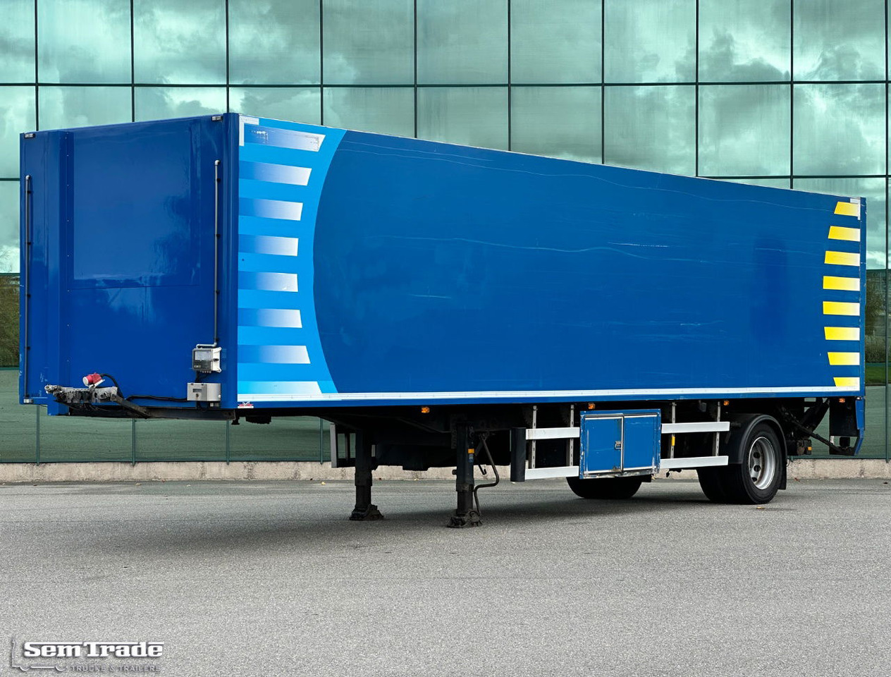 HRD NTS BI-Temp Cooling Tail Lift Steering Axle City Trailer - نصف مقطورة مُبرِّدة: صورة 1 HRD NTS BI-Temp Cooling Tail Lift Steering Axle City Trailer - نصف مقطورة مُبرِّدة: صورة 1