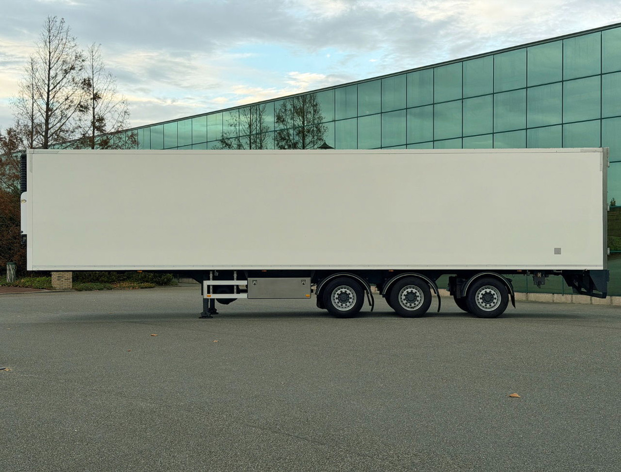 HTF 3-AS Heiwo 1345 x 250 x 265 CM Stuuras Tridec Super Staat NL Trailer - نصف مقطورة مُبرِّدة: صورة 2 HTF 3-AS Heiwo 1345 x 250 x 265 CM Stuuras Tridec Super Staat NL Trailer - نصف مقطورة مُبرِّدة: صورة 2