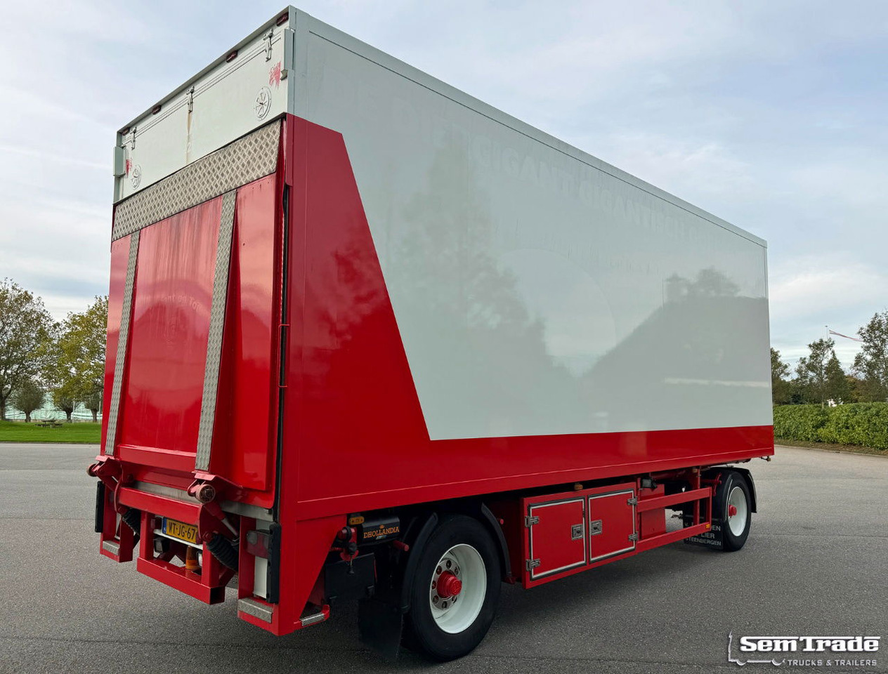 Heiwo Chassis + Isolated BOX 770x250x270 Inside Tail Lift Super Condition - مقطورة صندوق مغلق: صورة 4 Heiwo Chassis + Isolated BOX 770x250x270 Inside Tail Lift Super Condition - مقطورة صندوق مغلق: صورة 4